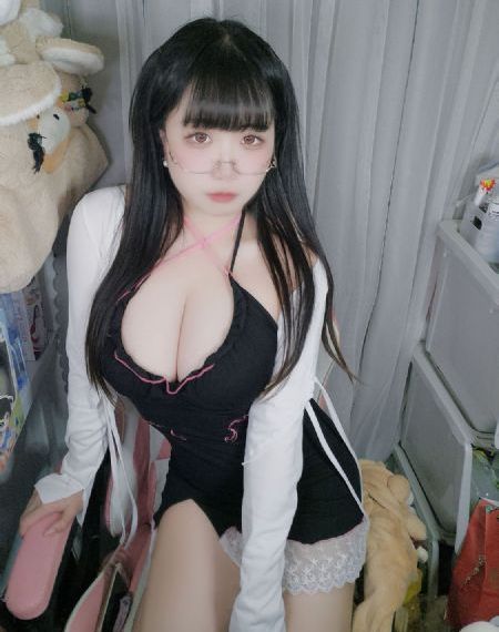 美女光屁屁露全身